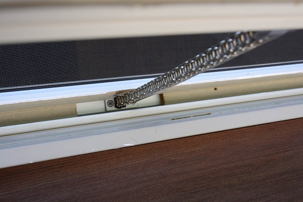 motorized-window-openers-chain-actuator-closeup-from-outside